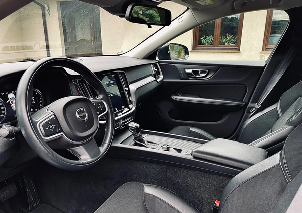 Volvo V60 cena 69900 przebieg: 183000, rok produkcji 2019 z Niemodlin małe 781